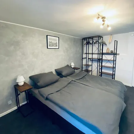 Dmb Ferienwohnung 公寓 韦因加尔滕